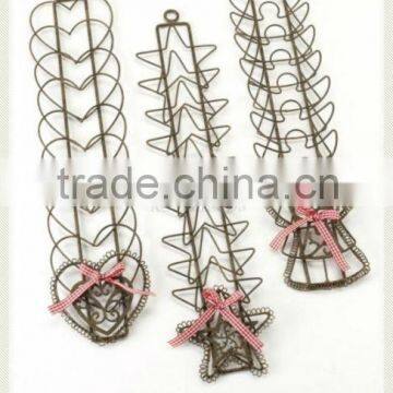 Wrought iron wall hanging christmas heart card holder
