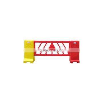 Roto plastic traffic barrier