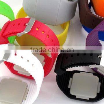 Very Low Price Low MOQ LED Silicone Electronic Girl and Boy Untra-thin Touch Screen Gift Wrist Watch photo-2