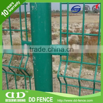 Ornamental curvy welded wire mesh fencing