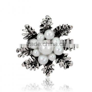 European Wind Contracted Snowflakes Brooch Alloy Pearl Rhinestone Women Jewelry brooches