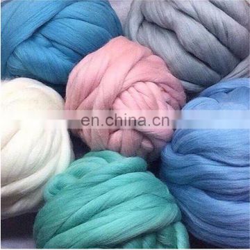 2019 Wholesale Merino wool roving fiber super chunky wool tops giant yarn