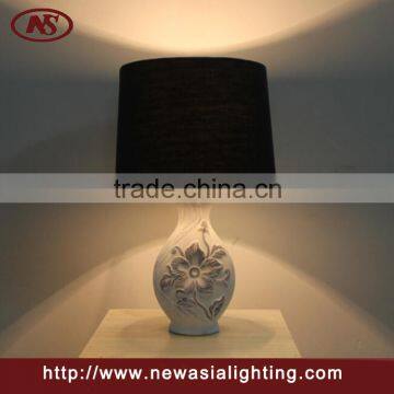 2016 newest white flower ceramic base table lamp