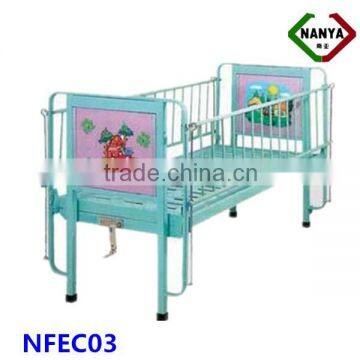 Manual baby playpen bed