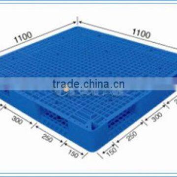 Heavy duty plastic pallet