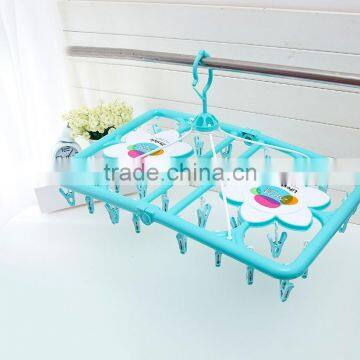 Foldable Plastic shocks hanger with 32 clips