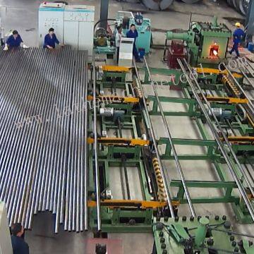 Машина для утолщения труб для утолщения ковкой обсадных труб нефтяных скважин