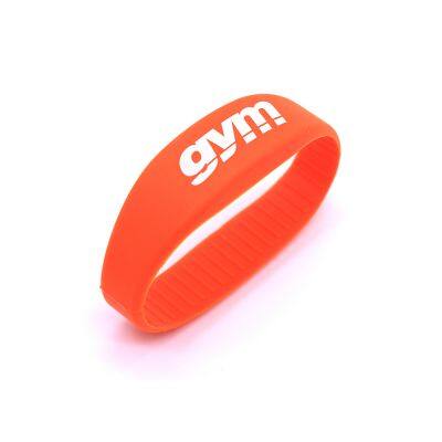Factory Price 13.56MHz Writable Waterproof Passive NFC Bracelet RFID Silicone Wristband With Custom Logo