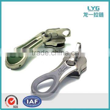 shape custom zipper puller with metal logo for handbag