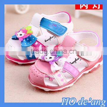 HOGIFT hot selling baby girls sandal with cartoon doll and light kids barefoot sandal child wear