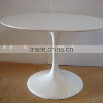 dining room Eero Saarinen fiberglass tulip table