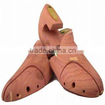 Deluxe aromatic cedar shoe tree
