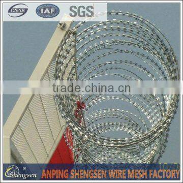 2016 factory price razor barbed wire /cheap concertina razor barbed wire