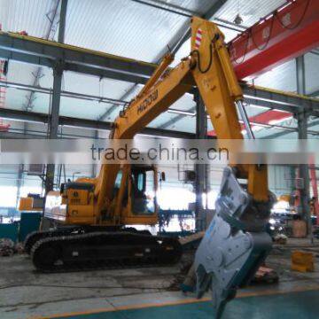 vehicle crushing excavator