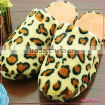 Leopard print winter soft bedroom slippers fashion household slippers wholesale