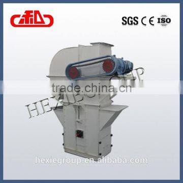 Poultry feed elevator for feed plant