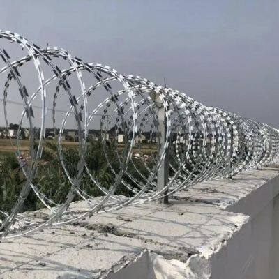 Hot-Dipped Galvanized Razor Barbed Wire Coil Fencing Protective Construction