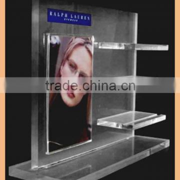 corner glass display cabinet display of Pint glass cube display