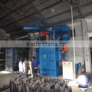 Double Hook Hanger Hoisting Type Sand Blasting Machinery/Wheel Blasting Machine photo-2