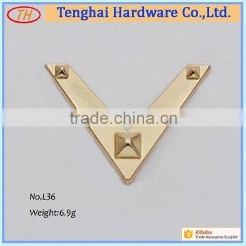 TH Light gold vintage zinc alloy letter v bag accessories for tote bag
