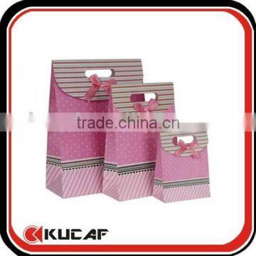 Customized paper wedding gift bag with bow