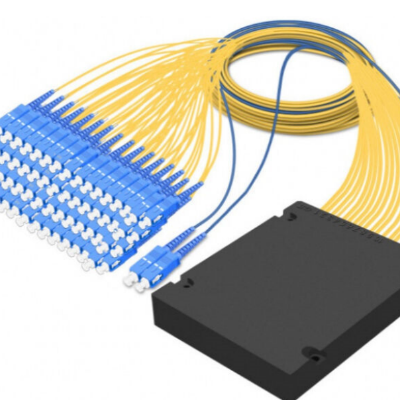 FTTH Box GPON 2X4 PLC Оптический сплиттер SC/APC 900 мкм с хвостовиком миниатюрной стальной трубки