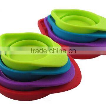 Silicone collapsible measuring cup set