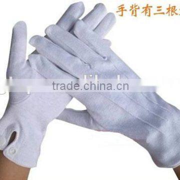 white cotton hand gloves