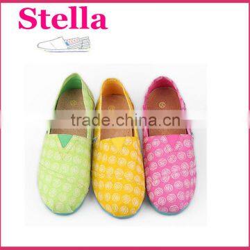 Comfort and Breathable Sneaker Slip on Rubber Sole Lady Canvas Shoes photo-6