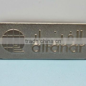 OEM 3D oblong zinc alloy nameplate