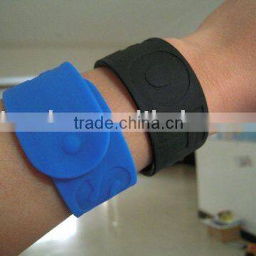 promotion gift debossed silicone bracelet with metal