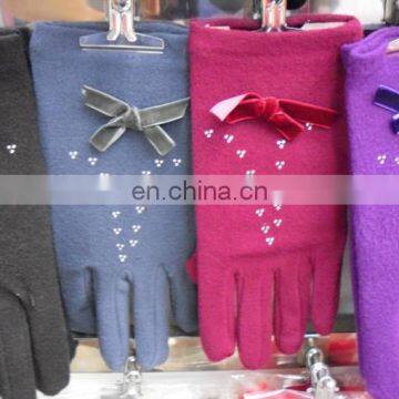 Felt wool winter gloves with butterfly knot