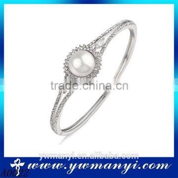 Wholesale top grade alloy material pearl crystal bangle bracelet 2016 A0022