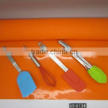 Baking tool set with mat