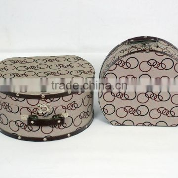 Retro light brown lines decorative design egg-box