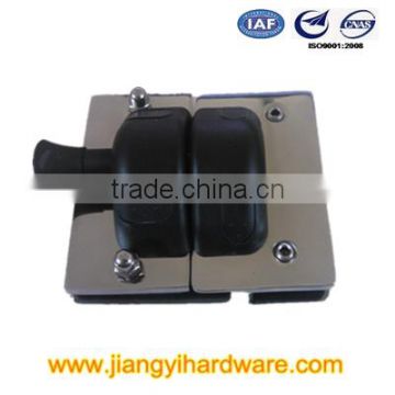 Swimming pool fence spigot door latch