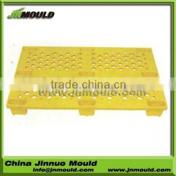 Fully automatic plastic pallet mold