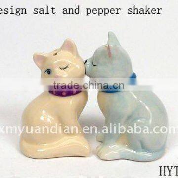 Cat design pepper and salt shaker