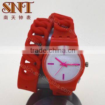 Promotional quartz watch with long silicone strap