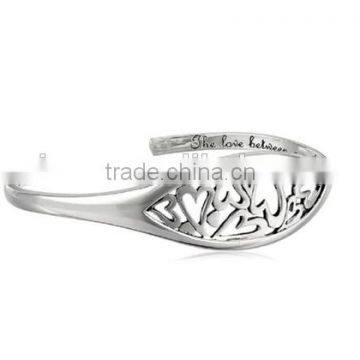 wholesale engraved love between a mother and daughter cuff bracelet popular gift jewelry bracelets