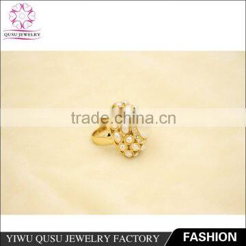 2015 Yiwu New Products Gold Plated Ring With Oval Imitation Pearl and Rhinestone photo-2