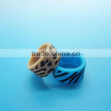 adult / kid sizes colorful animal skin printed unique custom silicone thumb ring