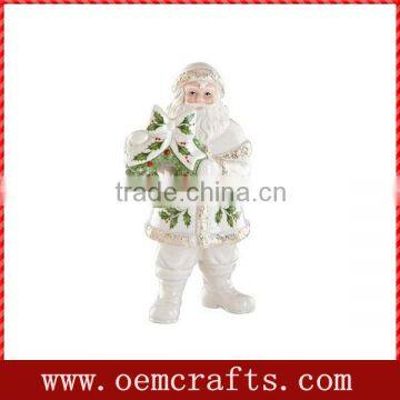 Resin Santa Figurines with Wreath in bulk