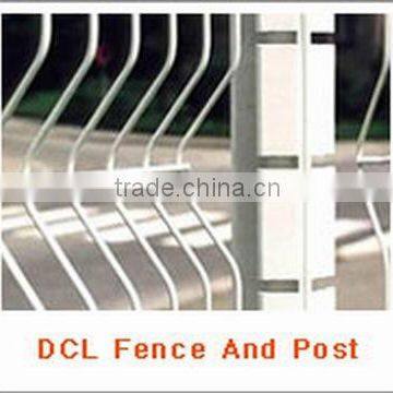 welded wire mesh fence with peach like post