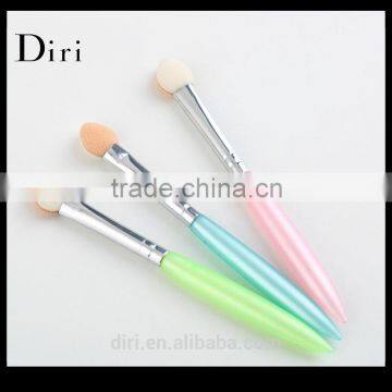 Plastic handle silver aluminium sponge applicator eye shadow brush