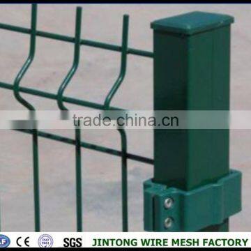 White PVC Slat Welded Iron Wire Mesh Fence photo-2