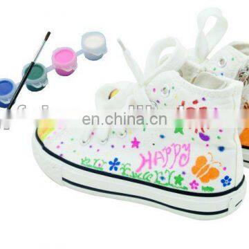 DIY decorate canvas shoes