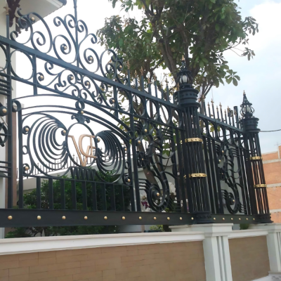 Superior Quality Hand-Forged Wrought Iron Garden Fence | Luxury Decorative Barrier for House