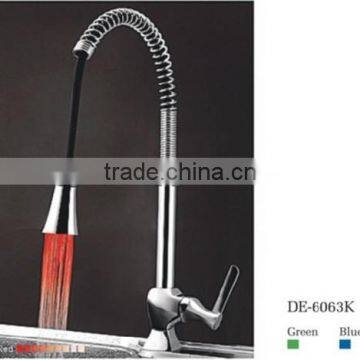 China Kitchen Faucet with Three Colors LED Lights