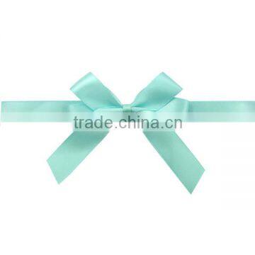 as make decorative bow ribbon for packing